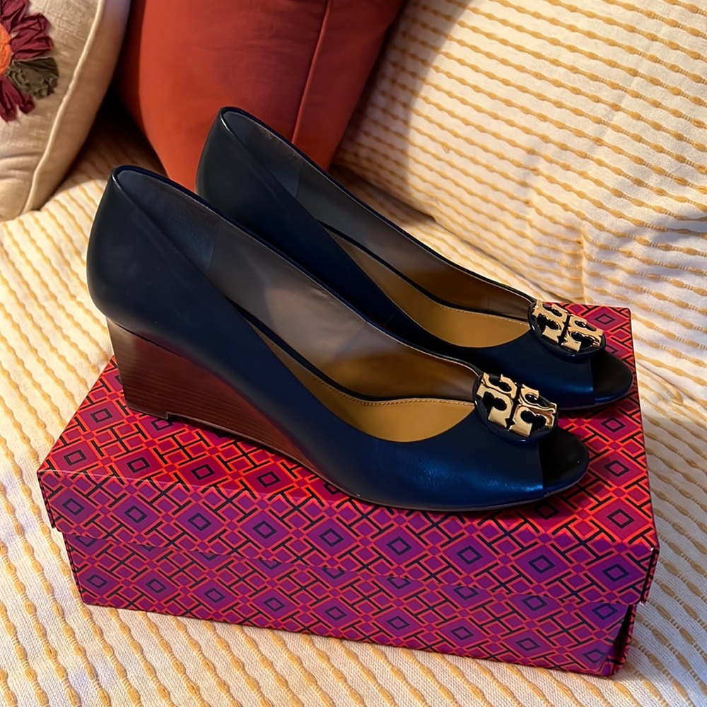 Brand new Tory Burch navy peep toe wedges